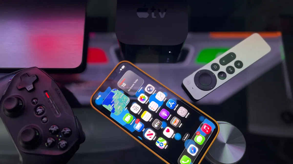 Apple TV 4K med fjernkontroll på TV-benken under test