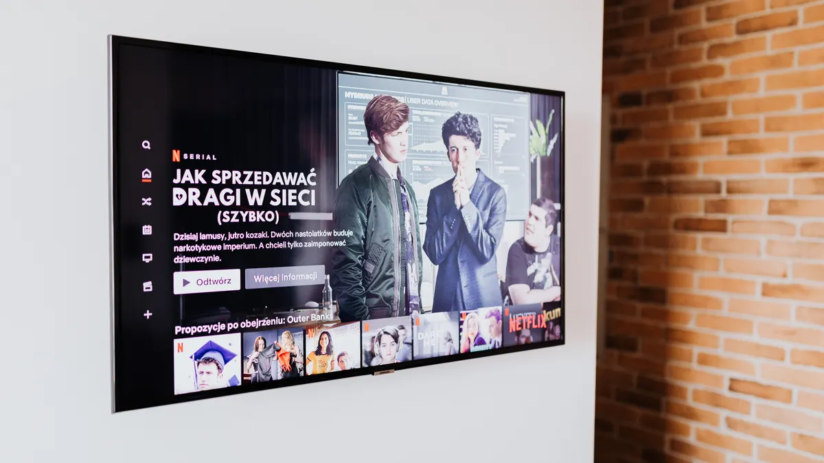 Smart-TV som viser strømmeapper i app-menyen på hjemskjermen
