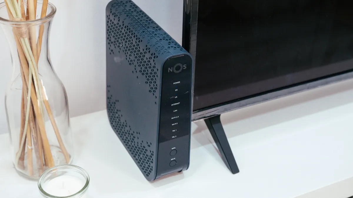 Wi-fi-ruter i hjemmenettverk som leverer IPTV-signalet til TV-en